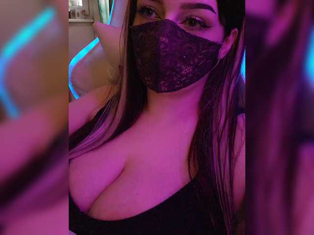 Live sex webcam photo for YennSI #292183597