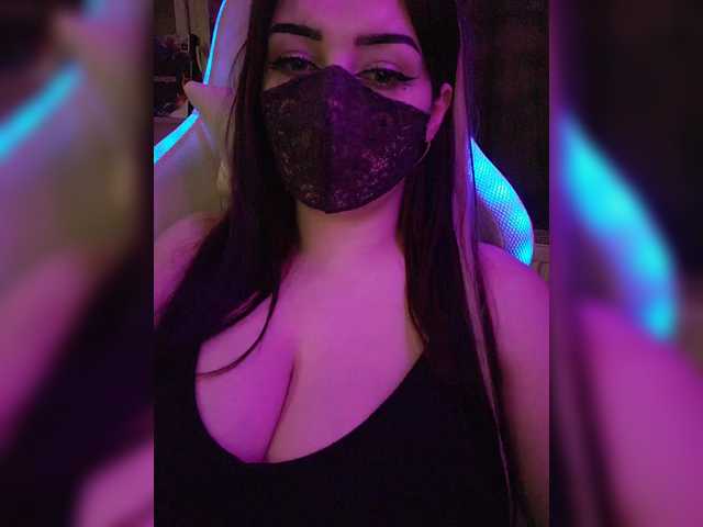 Live sex webcam photo for YennSI #292251468