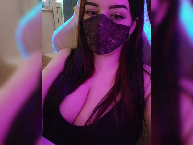 Live sex webcam photo for YennSI #292288643