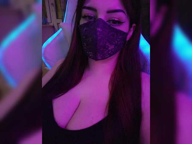 Live sex webcam photo for YennSI #292325867