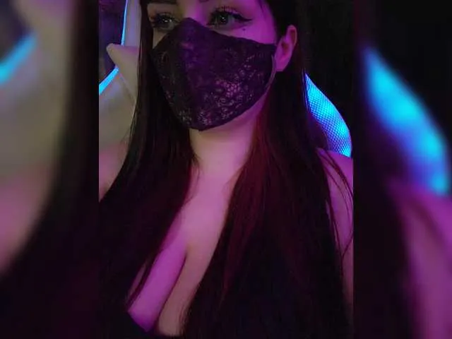 Live sex webcam photo for YennSI #292351384