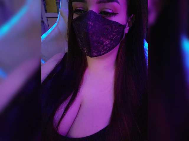 Live sex webcam photo for YennSI #292380212