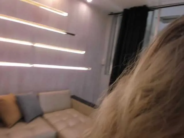 Live sex webcam photo for YennyWalter #271694206