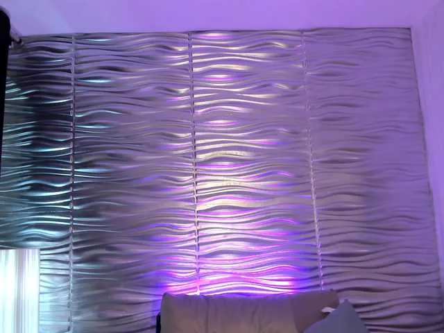 Live sex webcam photo for YennyWalter #272093052