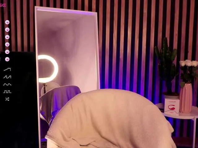 Live sex webcam photo for YesYesNeverNo #277291349