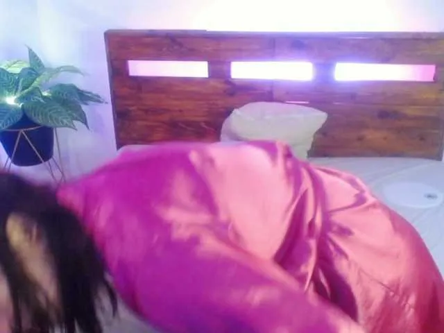 Live sex webcam photo for Yeseniaa25 #291666063