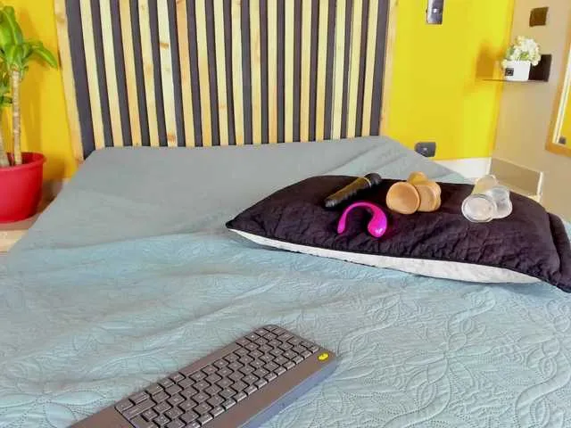 Live sex webcam photo for YeslizJhonsson #277378598