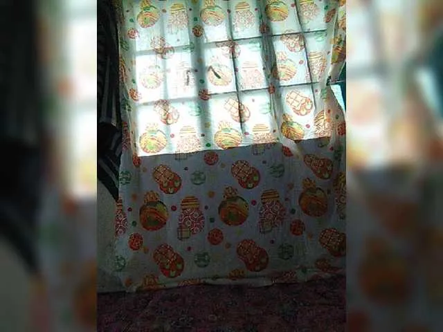 Live sex webcam photo for Yhummy #275972113