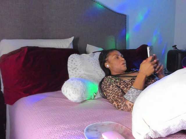 Live sex webcam photo for Yiauana #292451065