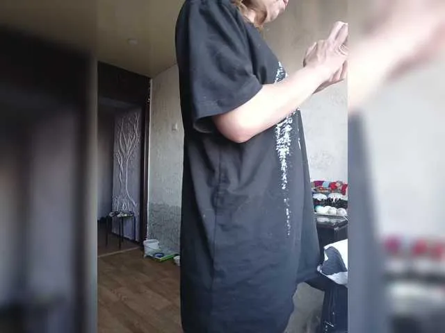 Live sex webcam photo for Ylia1303 #290934150