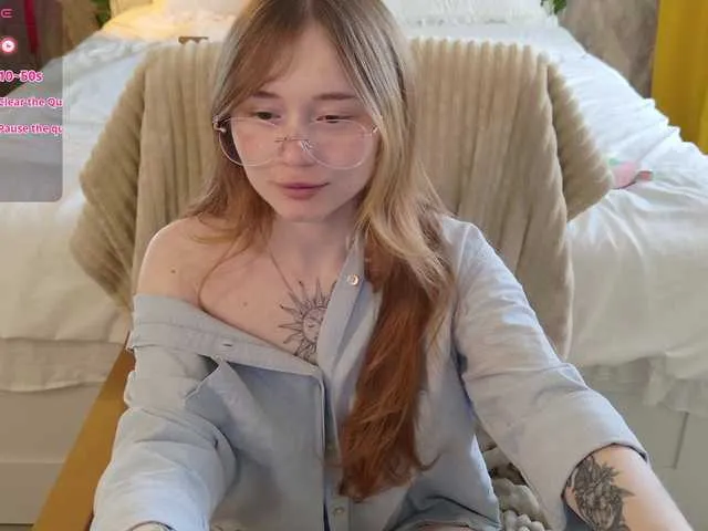 Live sex webcam photo for YoPixie #290819509