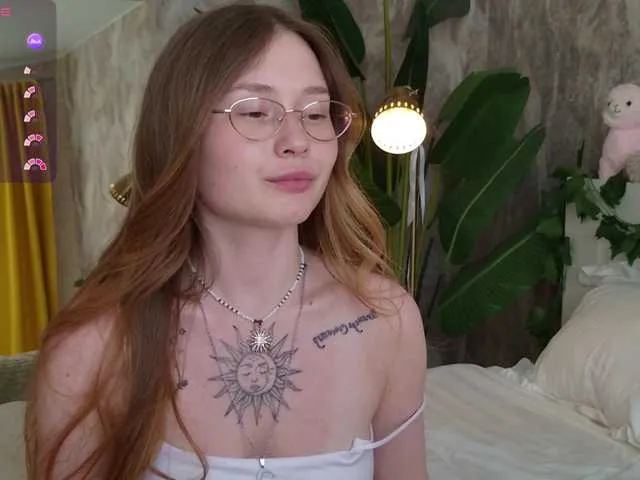 Live sex webcam photo for YoPixie #291676143