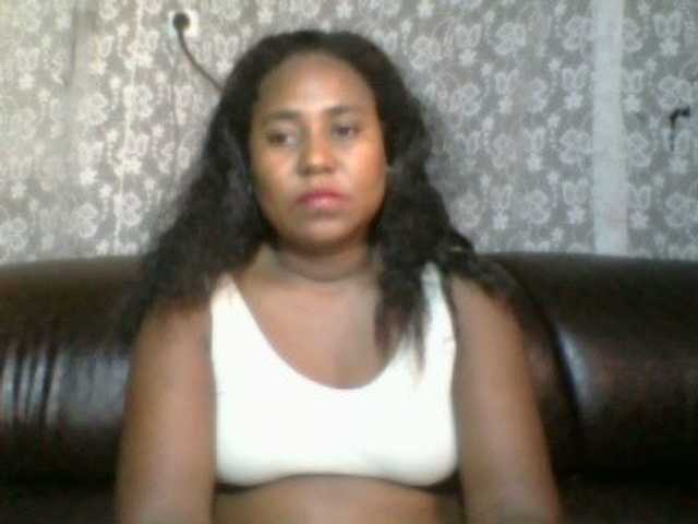 Live sex webcam photo for Yolllande02 #277249774