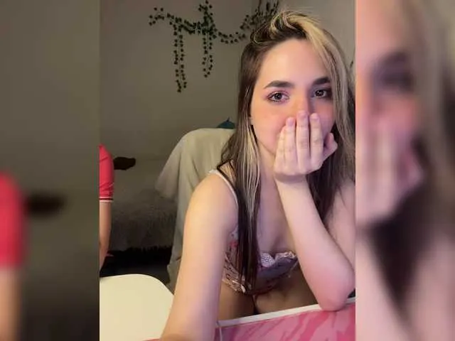 Live sex webcam photo for YoloLove #290493701