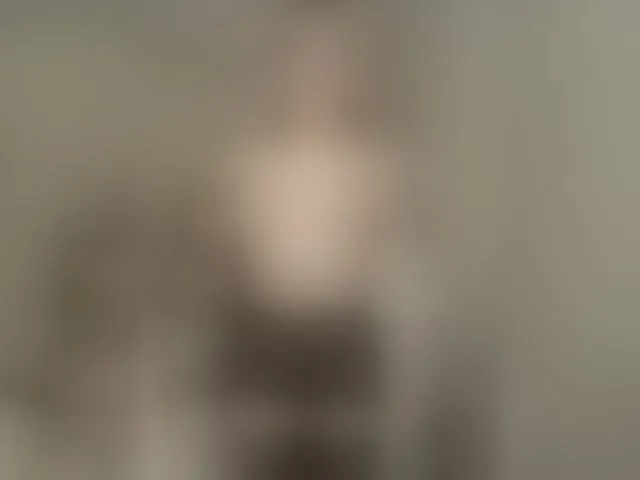 Live sex webcam photo for YoloLove #293896065