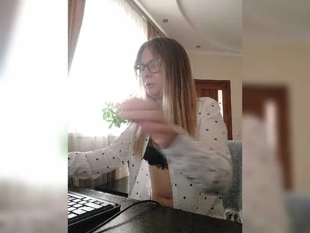 Live sex webcam photo for YorInsomnia #273175899