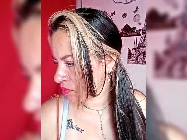 Live sex webcam photo for Yorley84 #291804526