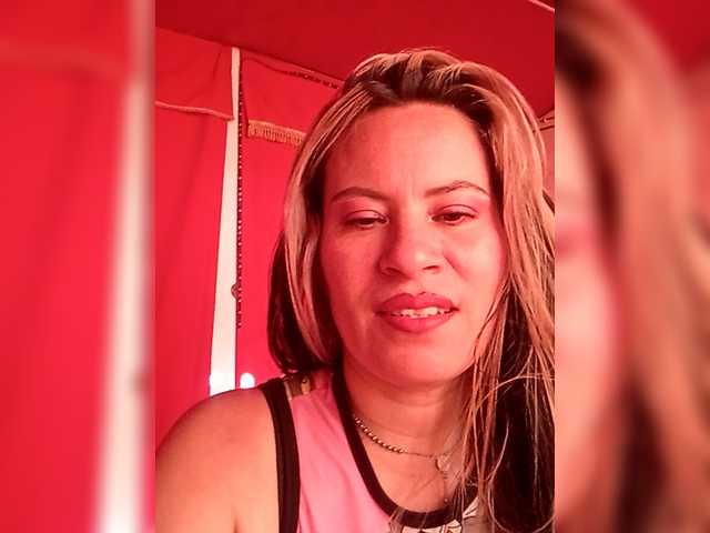 Live sex webcam photo for Yorley84 #291823770