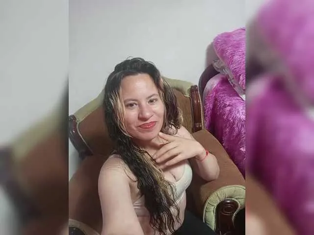 Live sex webcam photo for Yorley84 #292603025