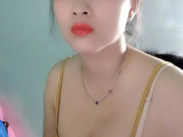 Live sex webcam photo for Youngsee69 #290576643