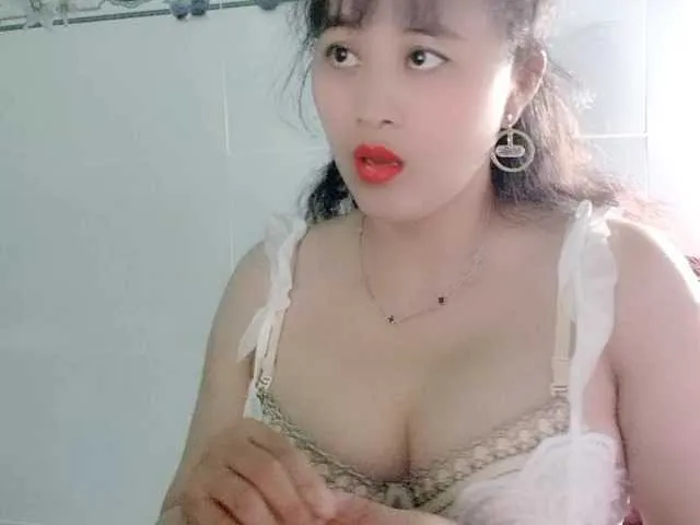 Live sex webcam photo for Youngsee69 #290590536