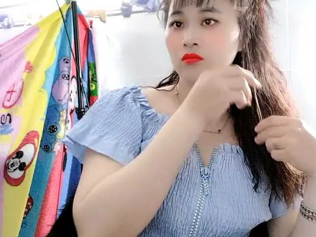 Live sex webcam photo for Youngsee69 #290656228