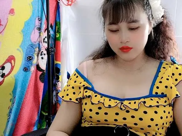 Live sex webcam photo for Youngsee69 #290663327