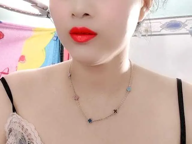 Live sex webcam photo for Youngsee69 #290697356