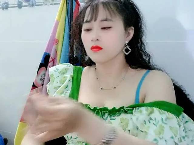 Live sex webcam photo for Youngsee69 #290701245