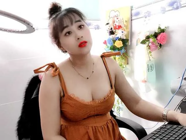 Live sex webcam photo for Youngsee69 #290732836
