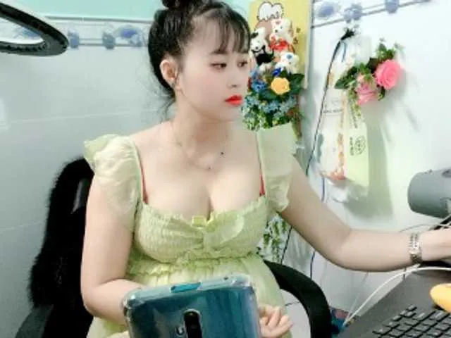 Live sex webcam photo for Youngsee69 #290738408