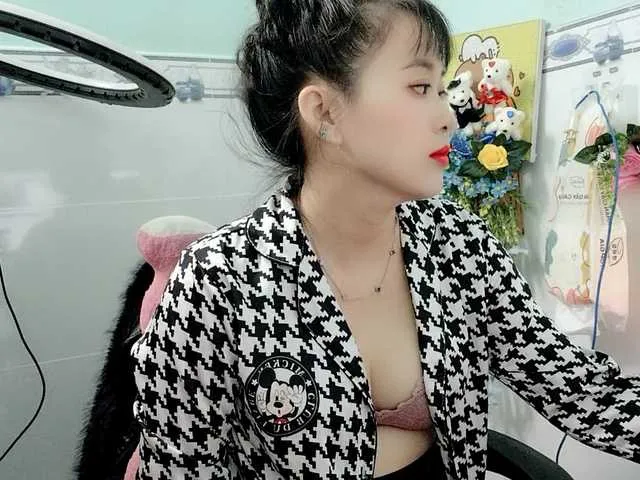 Live sex webcam photo for Youngsee69 #290757284