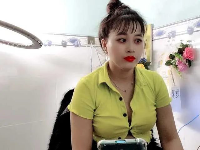 Live sex webcam photo for Youngsee69 #290766464