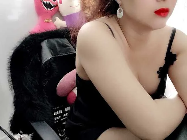 Live sex webcam photo for Youngsee69 #290788041