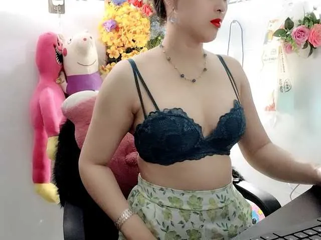 Live sex webcam photo for Youngsee69 #290855725