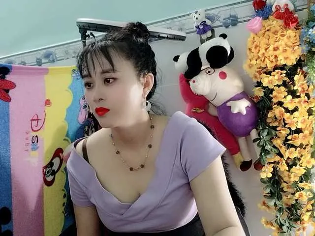 Live sex webcam photo for Youngsee69 #290914661