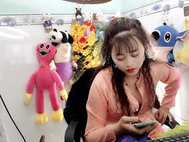 Live sex webcam photo for Youngsee69 #290959805