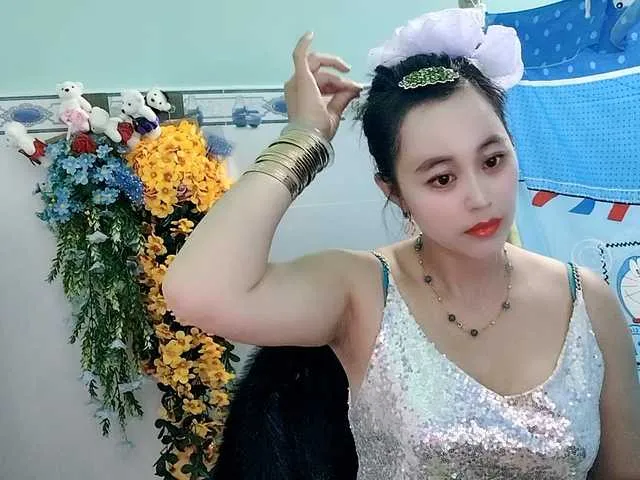 Live sex webcam photo for Youngsee69 #291301035