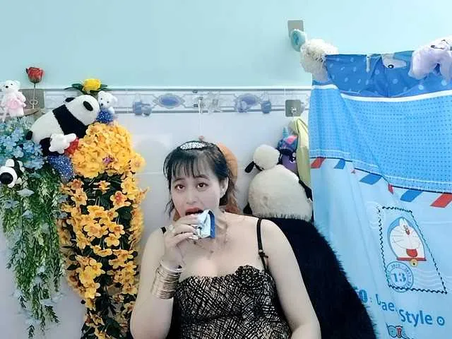 Live sex webcam photo for Youngsee69 #291354528