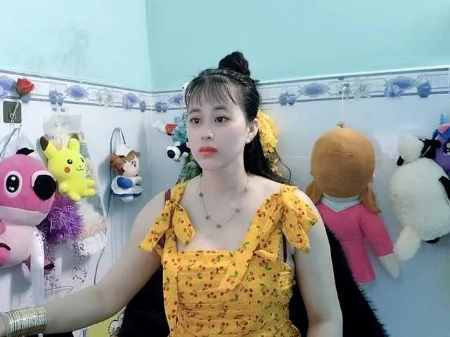 Live sex webcam photo for Youngsee69 #291359270