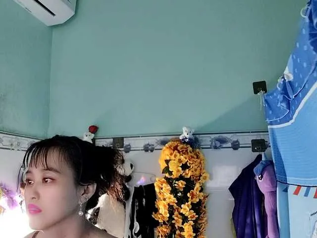 Live sex webcam photo for Youngsee69 #291710263