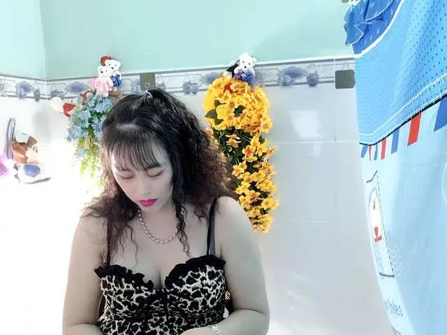 Live sex webcam photo for Youngsee69 #291724635