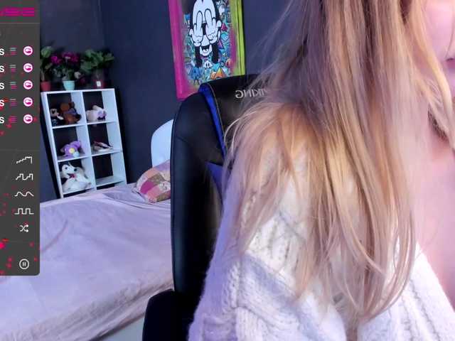 Live sex webcam photo for Your-Alison #271868579