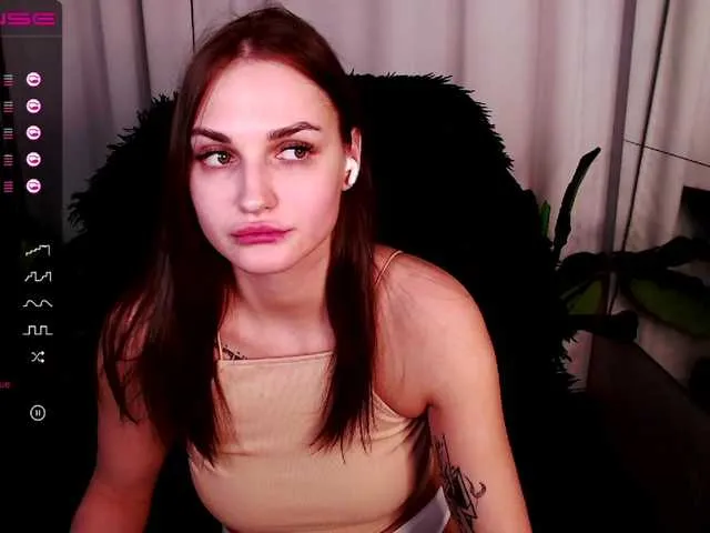 Live sex webcam photo for Your-Alison #272156798