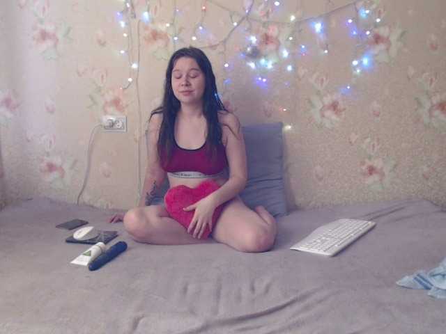 Live sex webcam photo for Your-Whore #273313256