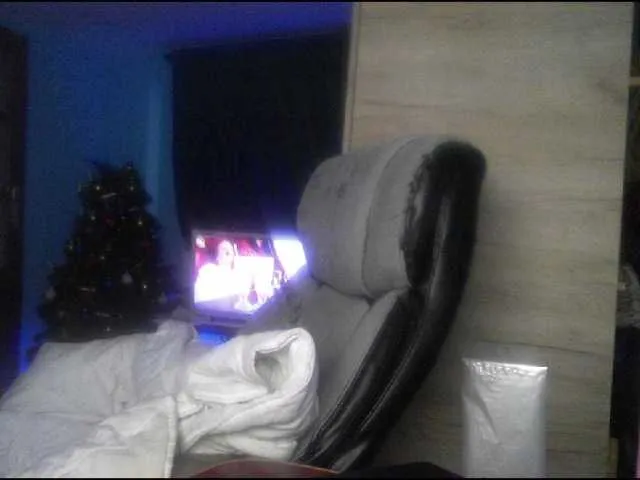 Live sex webcam photo for YourDesire36 #272717442