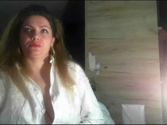 Live sex webcam photo for YourDesire36 #272858707