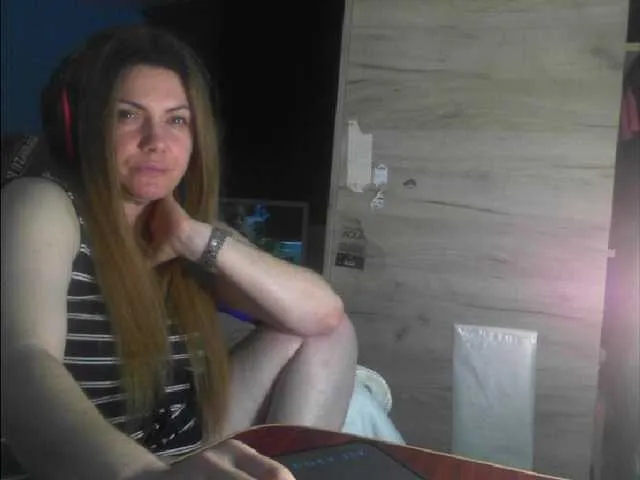 Live sex webcam photo for YourDesire36 #272891539