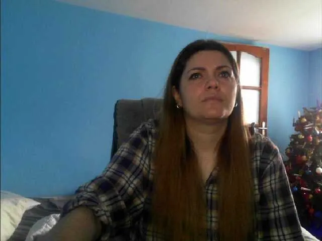 Live sex webcam photo for YourDesire36 #272927917
