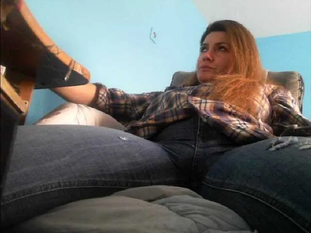 Live sex webcam photo for YourDesire36 #272929945